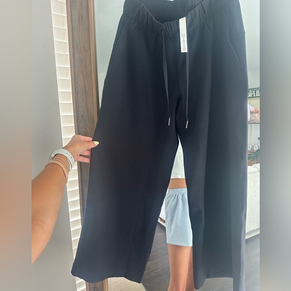Lululemon On the Fly Wide-Leg 7/8 Pant *Woven Black - Picture 8 of 8